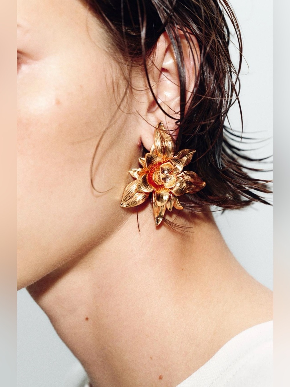 Zara NWT Vintage-Inspired Gold Flower Stud Earrings